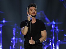 Лазарев показал новое фото с сыном