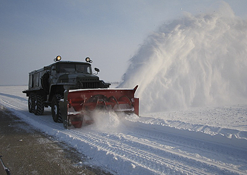 В Подмосковье военнослужащие танковой армии ЗВО вызволили из снежного плена десять гражданских автомобилей