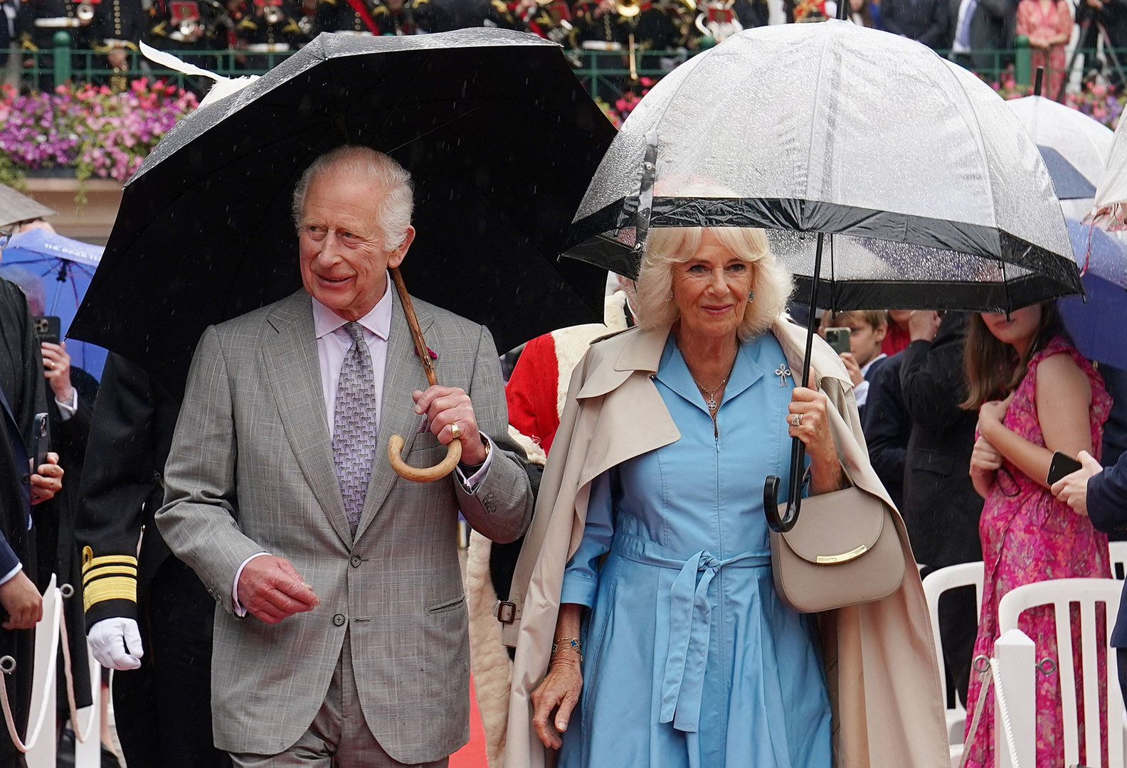 Короля Карла III с женой срочно увезли с мероприятия из-за угрозы безопасности