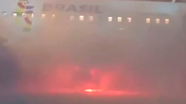 В аэропорту Бразилии погрузчик едва не поджег пассажирский самолет