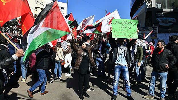 В Бейруте демонстранты избили оператора президентского канала