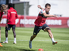 Футболисты сборной Дании арендовали самолет, чтобы партнер смог увидеть новорожденную дочь