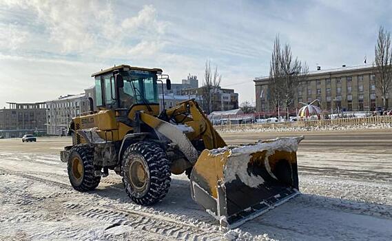 Дороги Курска днем чистят 48 единиц спецтехники