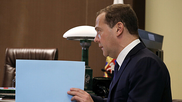 Медведев пожаловался на нехватку рабочей силы