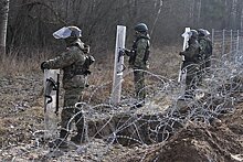 Польша установила на границе с Россией и Белоруссией противотанковые ежи