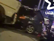 В Челябинске на видео попало, как фура протаранила легковой автомобиль