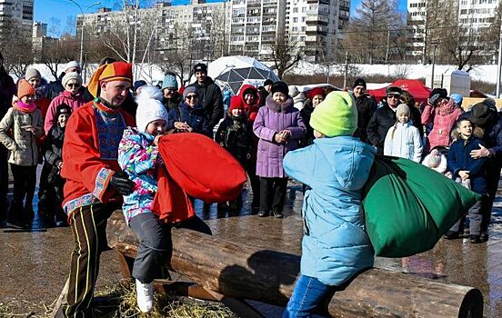 Более 500 человек посетили празднование Масленицы в Торонто