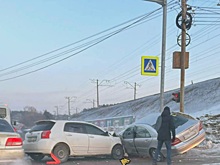 На Бердском шоссе в Новосибирске образовалась двухкилометровая пробка из-за столкновения трёх машин