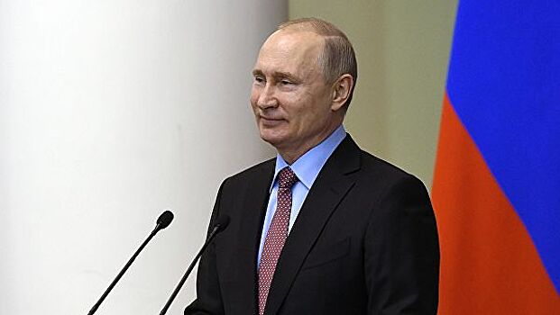 Юнармейцы поздравили Путина с днем рождения флешмобом