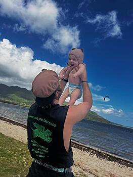 Звезда «Интернов» Илья Глинников впервые стал отцом в 40 лет и показал первенца