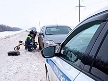 В Пензенском районе машина с ребенком внутри сломалась на трассе