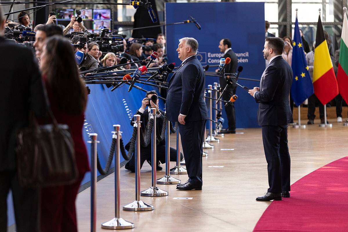 ЕК захотела лишить Венгрию права голоса в Совете ЕС