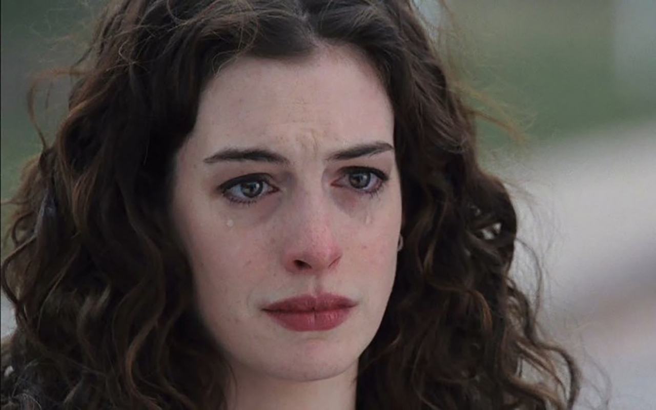 анджелина джоли 2001. плачущая актриса. отчаянные домохозяйки плачет. соблазн 2001 бандерас и анджелина джоли. анджелина джоли фото.