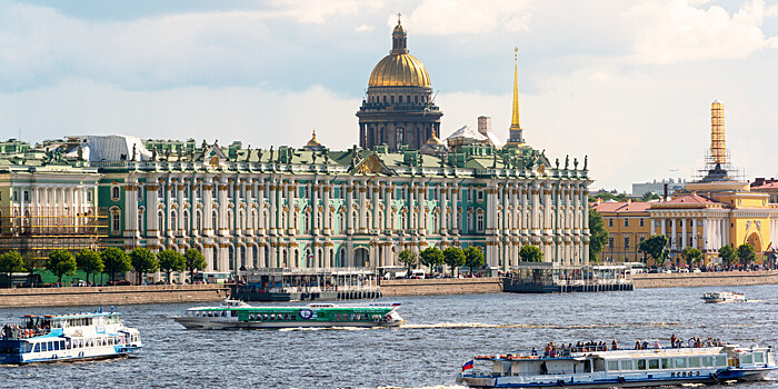 Новый туристический сезон открылся в Петербурге