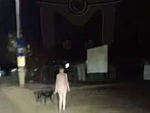 Mash: в Луганске у дороги обнаружили голую пенсионерку