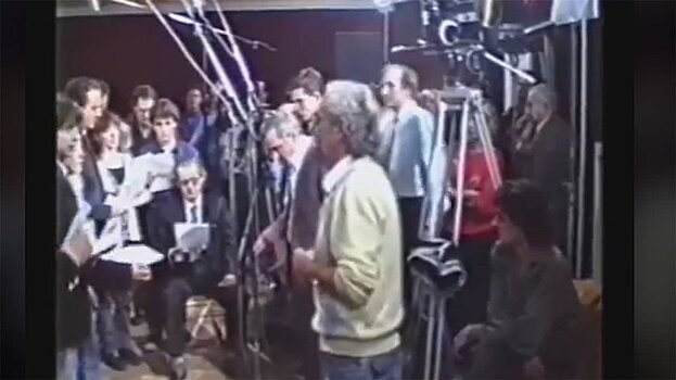 Звезды Франции во главе с Азнавуром репетируют песню "Pour toi Arménie" - видео