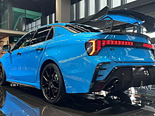 Geely показала 350-сильный спортседан с полным приводом