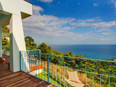 Праздничная аренда домов на черноморских курортах стоит от 900 рублей в сутки