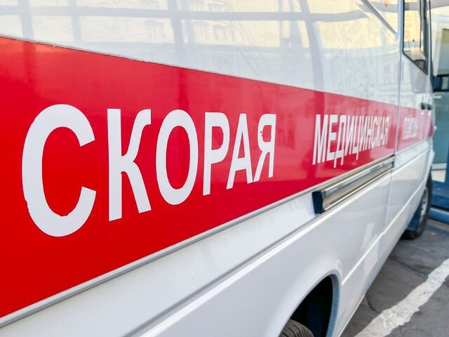 Спасатели пытаются госпитализировать москвичу весом 300 кг на севере столицы