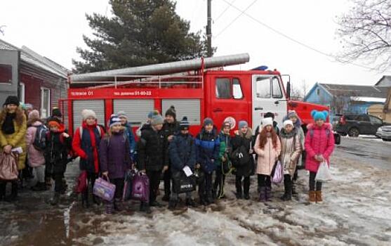 Обоянские спасатели пригласили в гости школьников