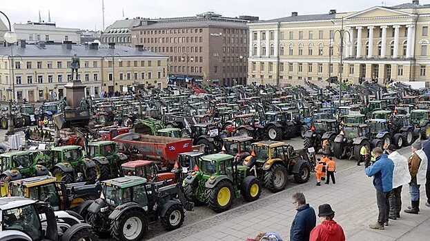 "Тракторный марш" проходит в Хельсинки