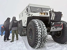 В Якутии после провала машины под лед погибли два человека