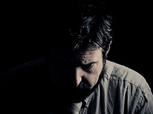 Психолог назвал характеристики человека, склонного к сталкингу