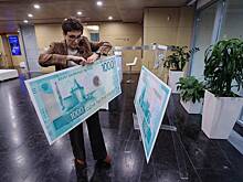 Центробанк остановил выпуск банкноты в 1000 рублей из-за скандала с крестом