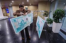 Центробанк остановил выпуск банкноты в 1000 рублей из-за скандала с крестом