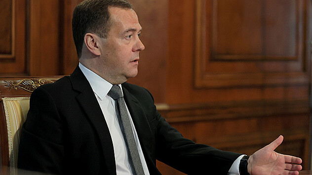 Медведев заявил о возвращении эпохи холодной войны