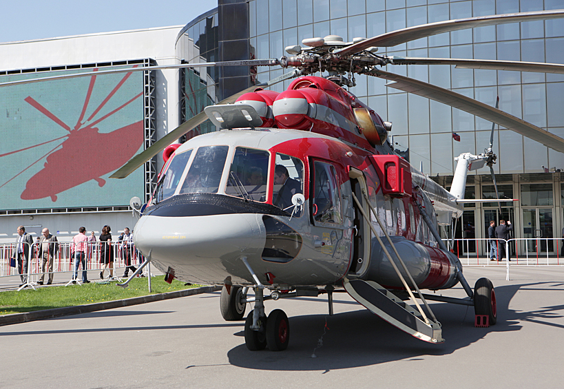 Свою продукцию демонстрируют 219 компаний из 11 стран мира. Центральную часть экспозиции занимают отечественные модели. На фото: вертолет Ми-171 Е (Ми-8 АМТ).