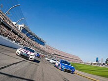 NASCAR Daytona 500: Остин Синдрик и Бабба Уоллес устроили настоящую битву, Жак Вильнёв &quot;тряхнул стариной&quot;, без аварий не обошлось