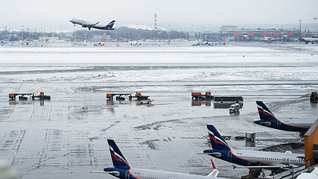 СК начал проверку после выезда самолета за пределы ВПП в Шереметьево