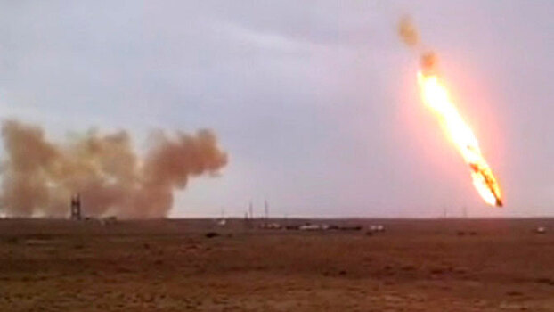 Упавшие фрагменты ракеты-носителя вызвали степной пожар в Казахстане