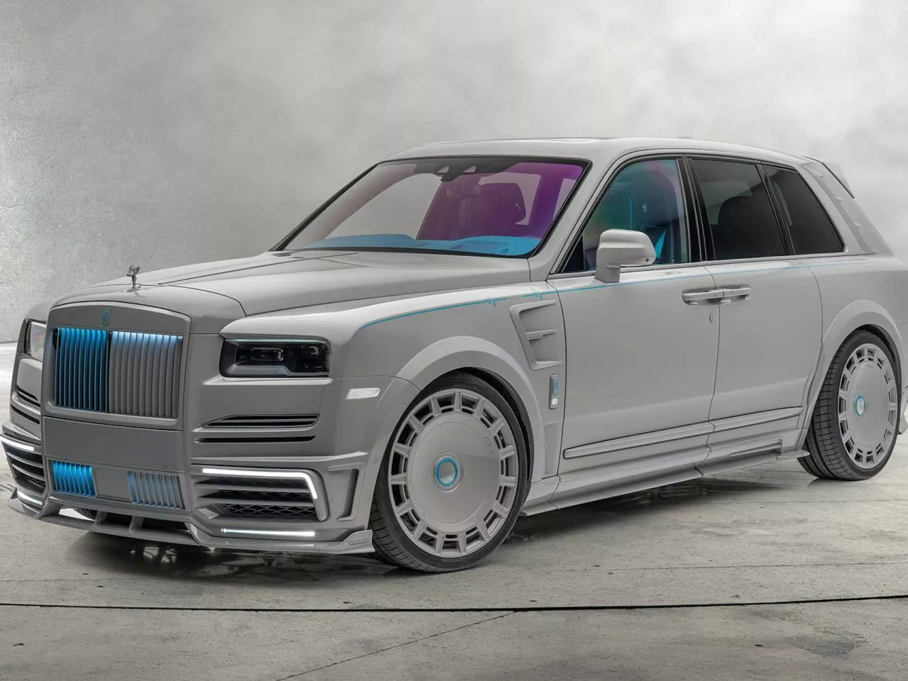 Mansory сделала серо-голубой Rolls-Royce Cullinan - Рамблер/авто