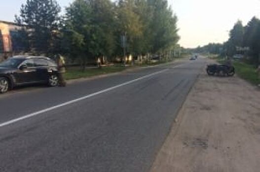 На трассе Рыбинск-Углич столкнулись мотоцикл и «Инфинити»