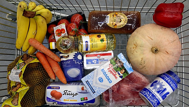 На Сахалине малообеспеченным семьям начали выдавать продуктовые наборы
