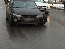 В Саратове посреди дороги у иномарки оторвалось колесо
