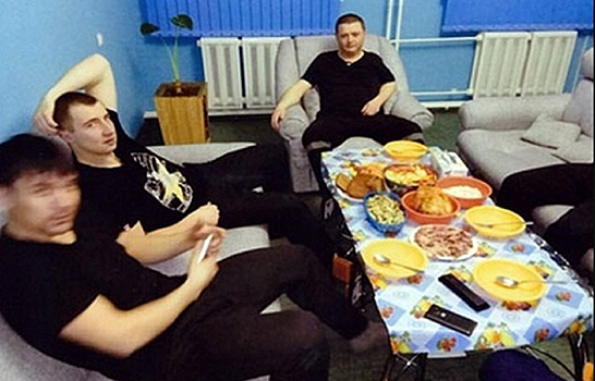 Свежие морепродукты и фрукты: Как сидят некоторые российские зеки?