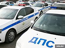 В ХМАО автомобиль протаранил машины и забор