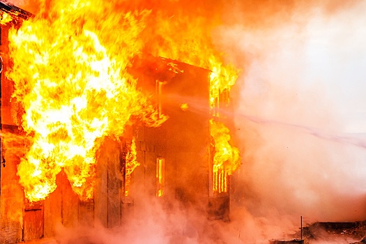 Житель Артемовска Корнеев: ВCУ при отступлении подожгли многоэтажку вместе с людьми