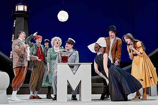 В Театре им. Пушкина кипят итальянские страсти в комедии "Человек и джентльмен"