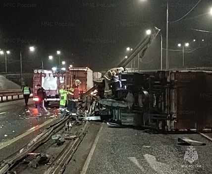 Опрокинувшийся грузовик перекрыл трассу М3 «Украина»