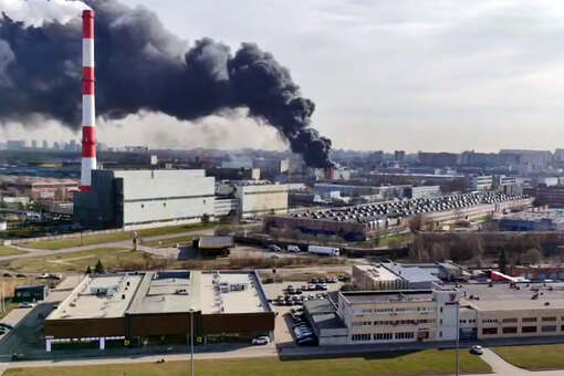 МЧС: в Приморском районе Петербурга горит ангар