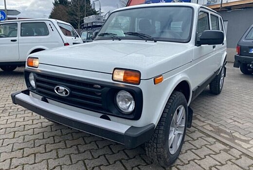 В Японии на продажу выставили новую Lada Niva. Она стоит в три раза дороже, чем в России
