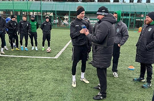 Футболисту дзержинского "Химика" подарили гель для душа на день рождения