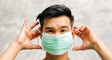 Крупнейший в мире завод по выпуску медицинских масок запустили в Китае