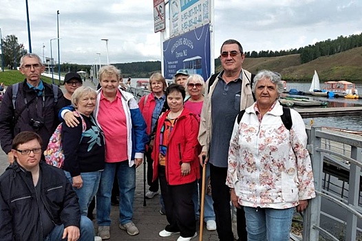 "Зяблицев-Фонд" прокатил инвалидов из Екатеринбурга на речном трамвайчике