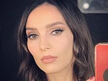 Женственный образ: Юлия Зимина из «Кармелиты» в твидовом костюме не прогадала с весенним трендом