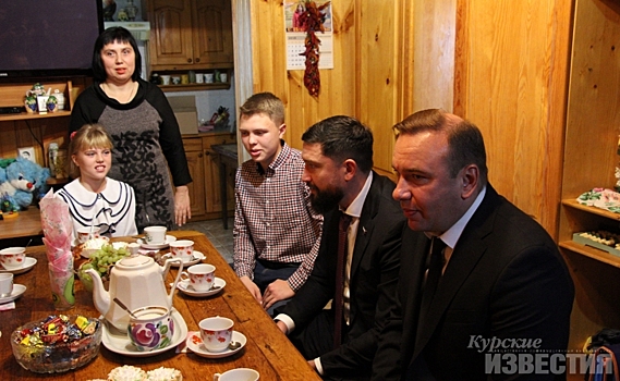 Курские семьи поздравили с Днём народного единства
